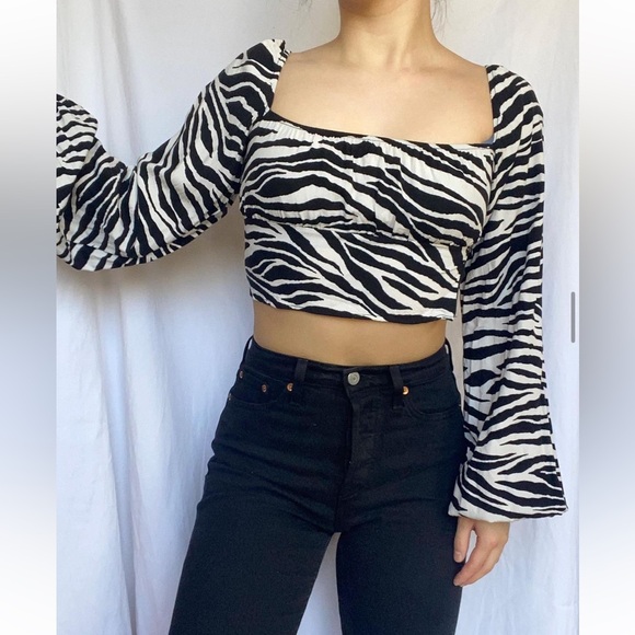 Motel Rocks Puff sleeve Irene Crop Top - Picture 7 of 11